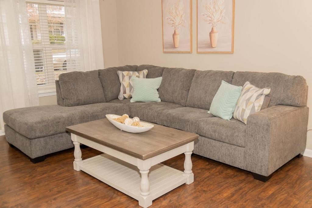 Beautiful Spacious 4 Bedroom House , Sleeps 8+ Raleigh Exterior photo