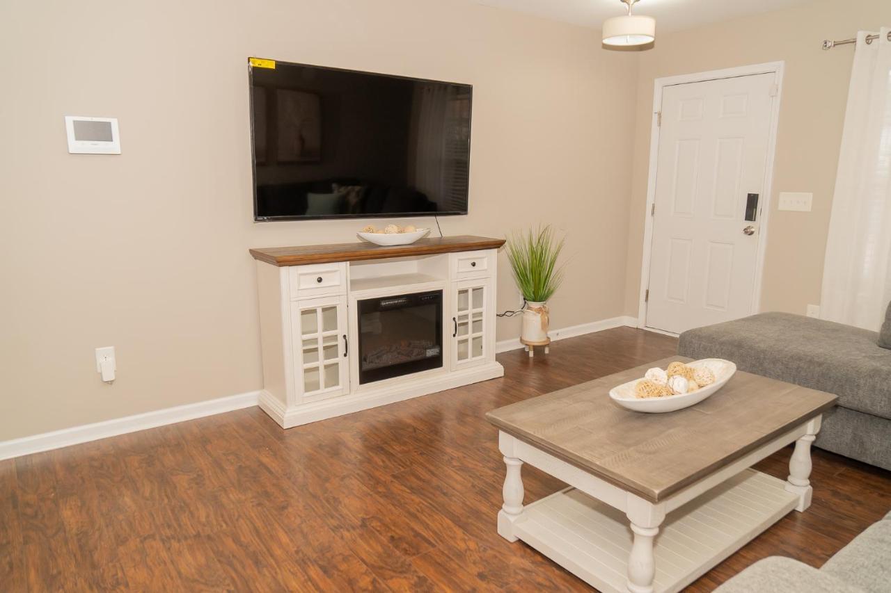 Beautiful Spacious 4 Bedroom House , Sleeps 8+ Raleigh Exterior photo