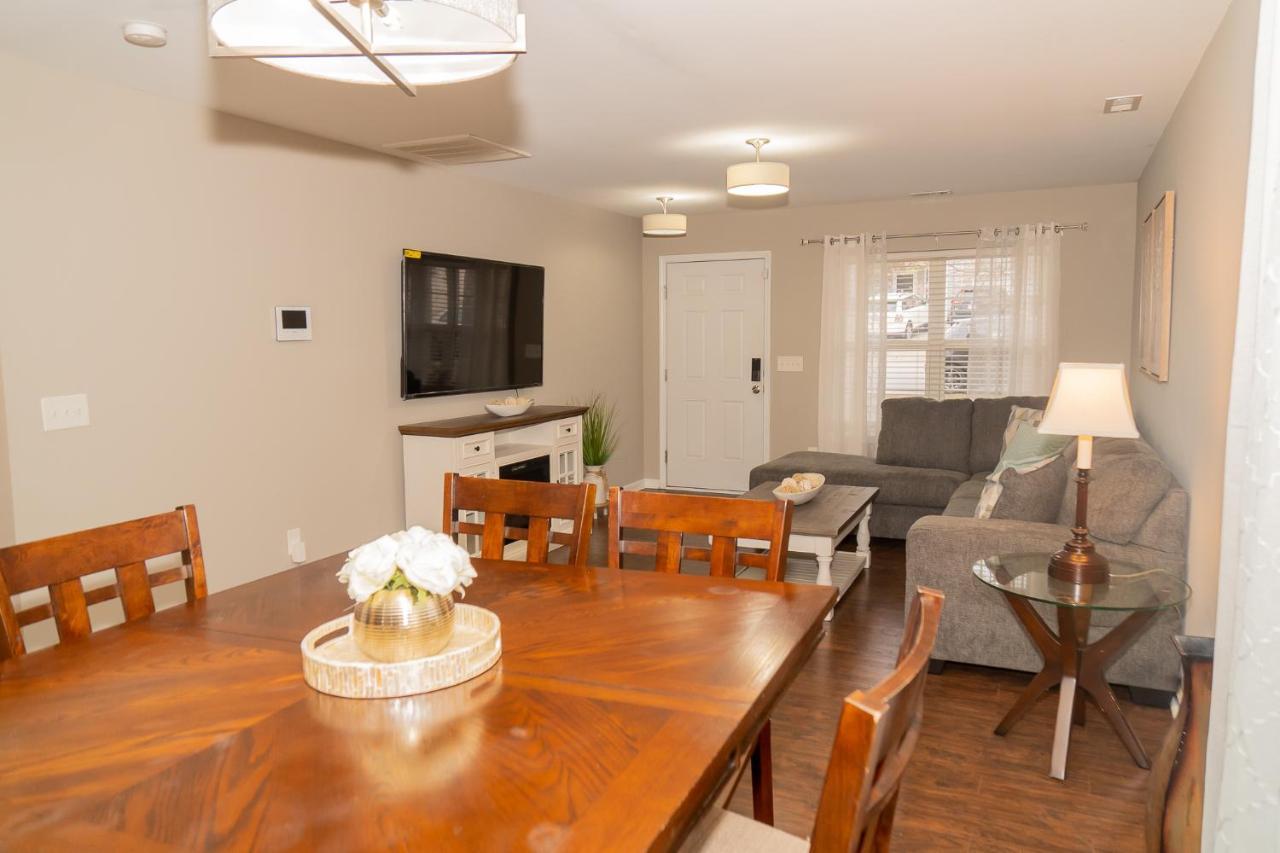 Beautiful Spacious 4 Bedroom House , Sleeps 8+ Raleigh Exterior photo